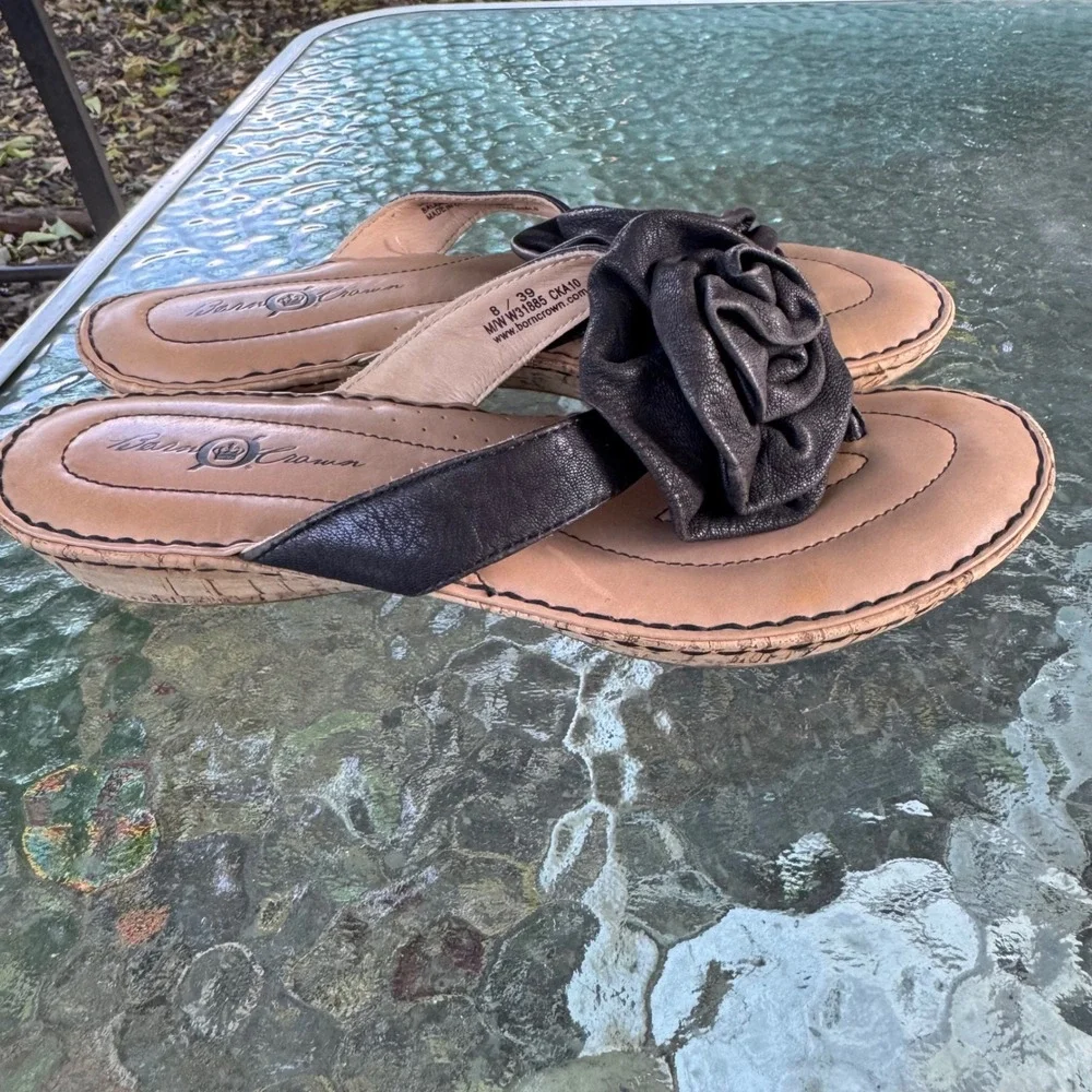 Born Crown Black Leather Rosette Flower Wedge Thong Sandals W31885 Womens 8